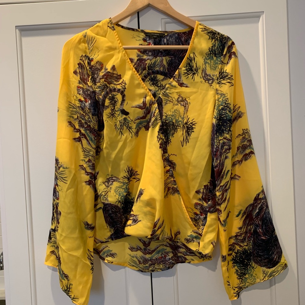 Guess Top - Size Small